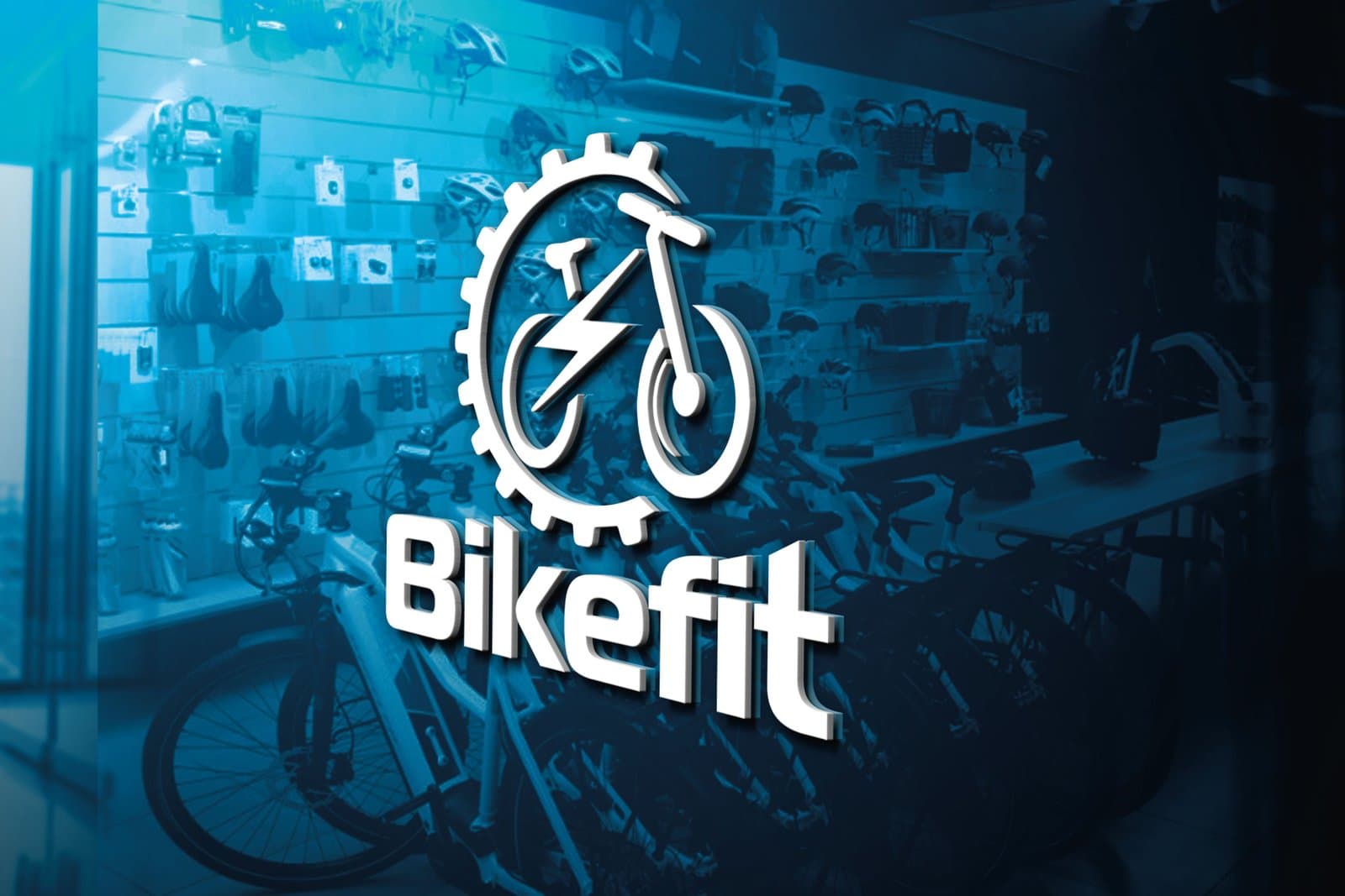 Werkstatt von Bikefit Hamburg mit beleuchtetem Logo